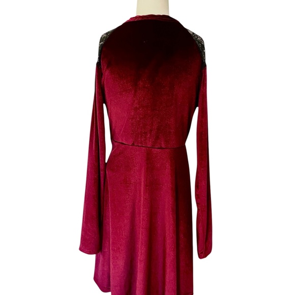 Angie Velvet Wrap Dress with Lace Detail – Burgundy, Size L - Picture 5 of 6